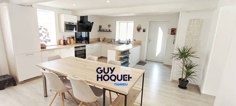 maison sans travaux avec 4 pièces et cuisine équipée à Tignieu Jameyzieu