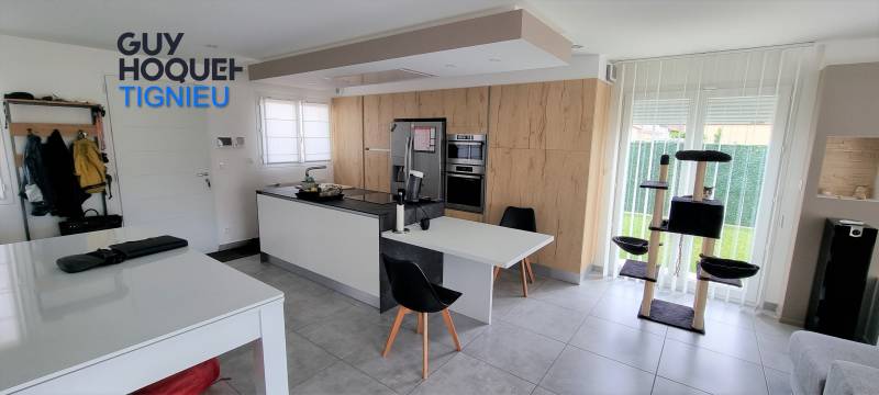 jolie maison neuve avec climatisation en lotissement à Loyettes proche St ROmain de Jalionas