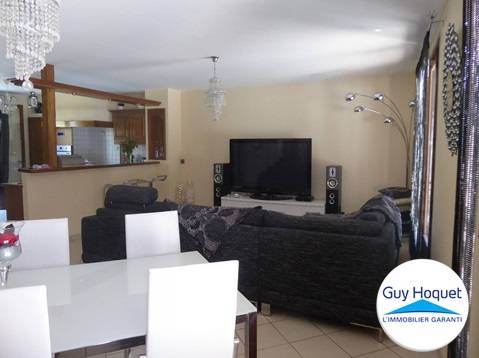 à vendre à Chavagneux grande maison avec piscine